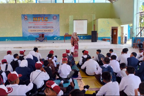 DOSEN BKPI MENJADI PEMATERI MPLS SMPN 1 PAMEKASAN